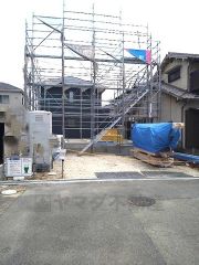 建築中