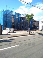 建築中