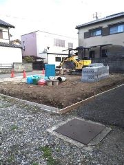 建築中